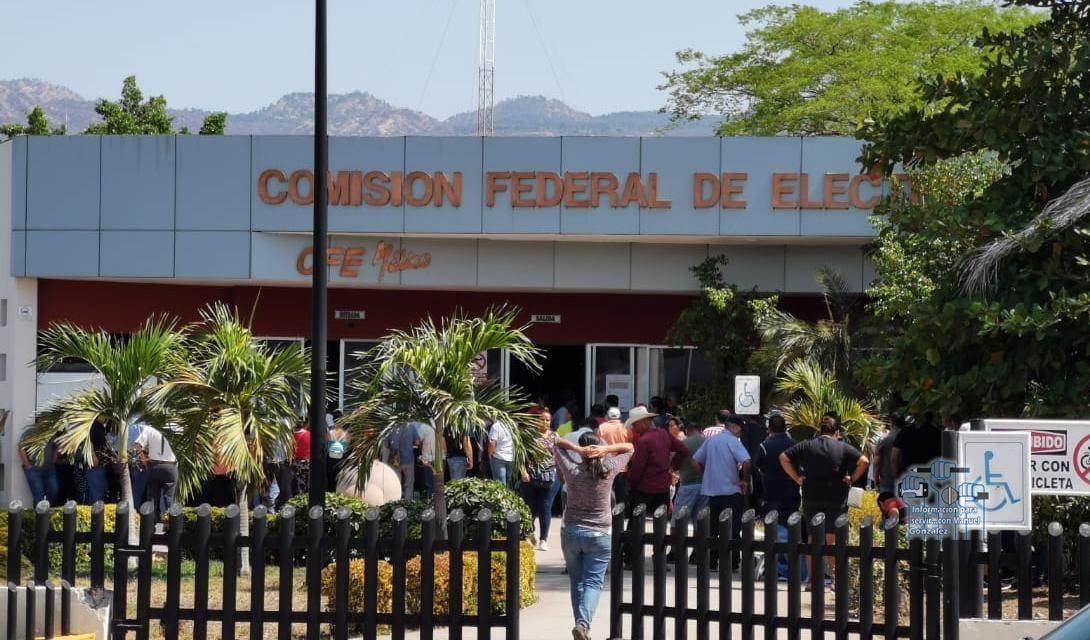 Inconformes con cobros excesivos de CFE toman oficinas de la ...